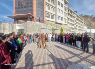 बाहरा विश्वविद्यालय में मनाया लोहड़ी पर्व. वाकनाघाट, सोलन: