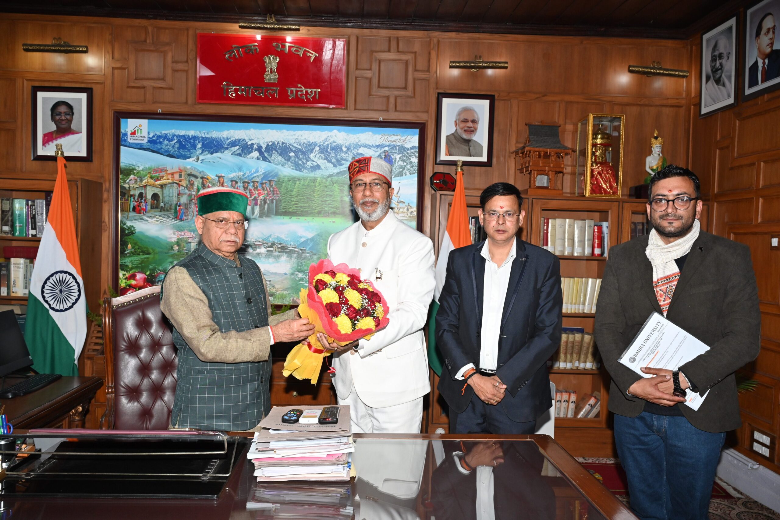बाहरा विश्वविद्यालय के कुलपति प्रो. कृष्णकान्त दवे ने राज्यपाल से की शिष्टाचार भेंटबाहरा विश्वविद्यालय के माननीय कुलपति प्रो. कृष्णकान्त दवे ने हिमाचल प्रदेश के माननीय राज्यपाल श्री शिव प्रताप शुक्ल जी से लोकभवन में शिष्टाचार भेंट की